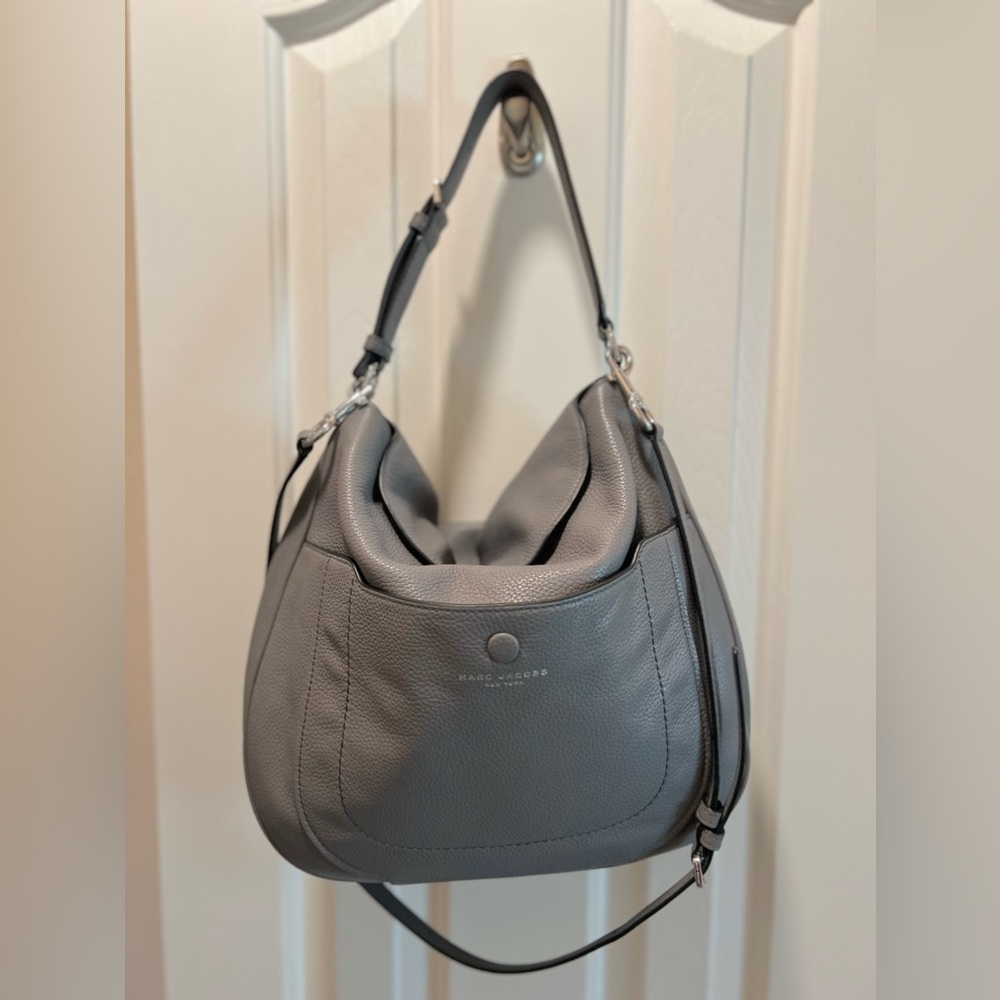 Marc Jacobs light gray leather purse in GREAT condition